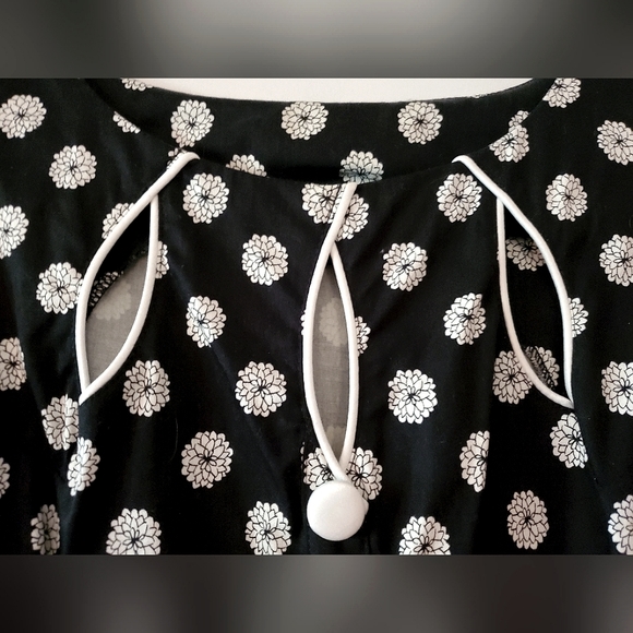 EUC Voodoo Vixen Dahlia Polka Dot Floral B&W Fit & Flare Vintage Retro Dress XL - Picture 3 of 6